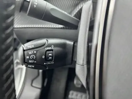 Photo 45 Peugeot 2008  PureTech 100 S&S BVM6