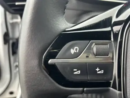 Photo 46 Peugeot 2008  PureTech 100 S&S BVM6