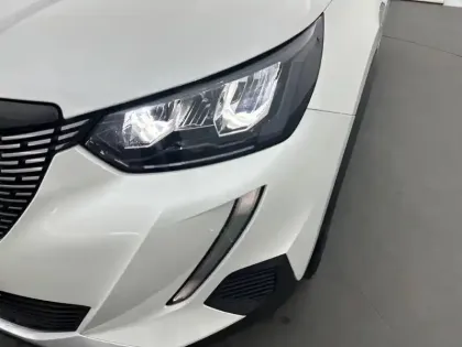 Photo 65 Peugeot 2008  PureTech 100 S&S BVM6