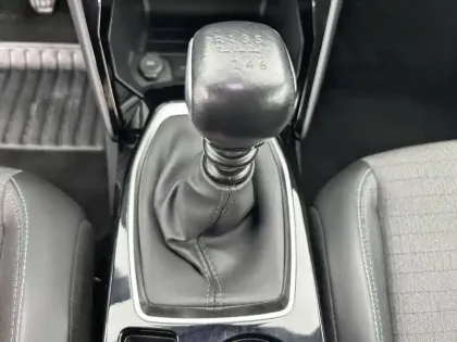 Photo 33 Peugeot 2008  PureTech 100 S&S BVM6