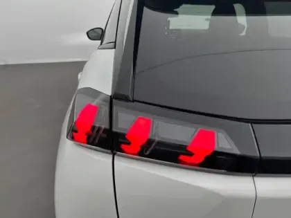 Photo 96 Peugeot 2008  PureTech 100 S&S BVM6