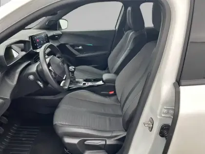 Photo 30 Peugeot 2008  PureTech 100 S&S BVM6