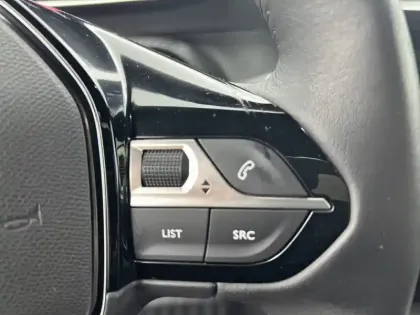 Photo 77 Peugeot 2008  PureTech 100 S&S BVM6