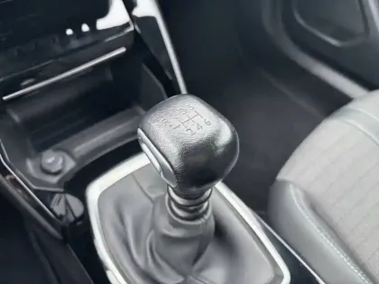 Photo 13 Peugeot 2008  PureTech 100 S&S BVM6