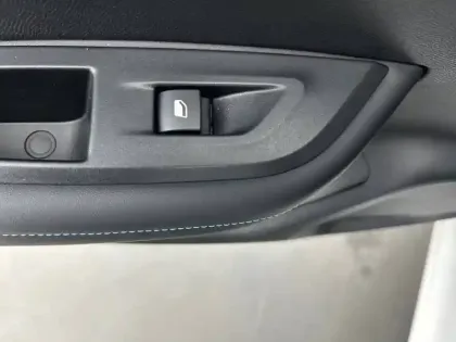 Photo 38 Peugeot 2008  PureTech 100 S&S BVM6