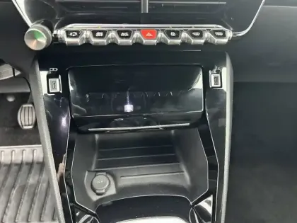 Photo 109 Peugeot 2008  PureTech 100 S&S BVM6