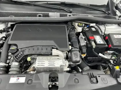 Photo 41 Peugeot 2008  PureTech 100 S&S BVM6