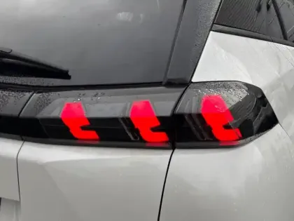 Photo 16 Peugeot 2008  PureTech 100 S&S BVM6