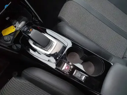 Photo 17 Peugeot 2008 Gén. II Ph1 NG GT 5