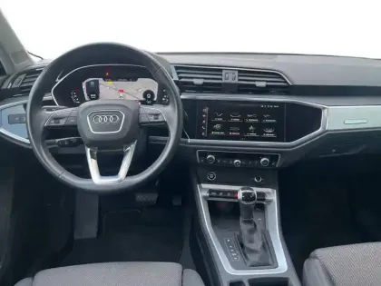 Photo 10 Audi Q3  35 TFSI 150 ch S tronic 7