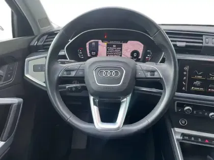 Photo 35 Audi Q3  35 TFSI 150 ch S tronic 7