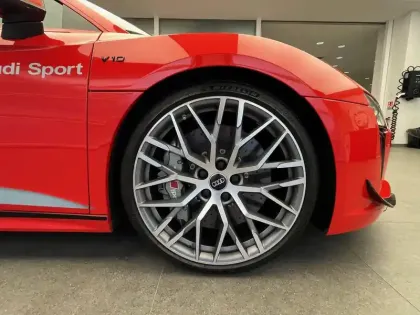 Photo 10 Audi R8  V10 Plus 5.2 FSI 610 S tronic 7 Quattro