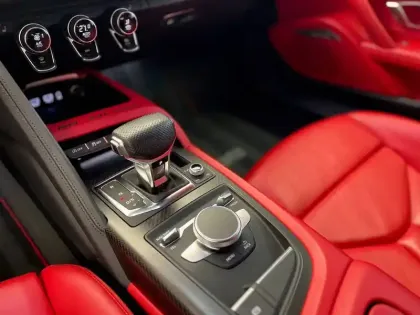 Photo 36 Audi R8  V10 Plus 5.2 FSI 610 S tronic 7 Quattro