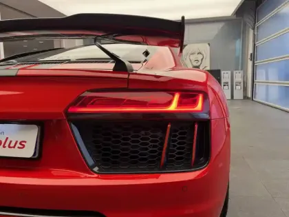 Photo 34 Audi R8  V10 Plus 5.2 FSI 610 S tronic 7 Quattro