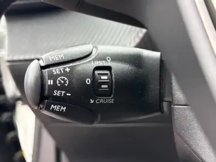 Photo 18 Peugeot 2008  BlueHDi 100 S&S BVM6