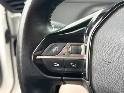 Photo 17 Peugeot 2008  BlueHDi 100 S&S BVM6