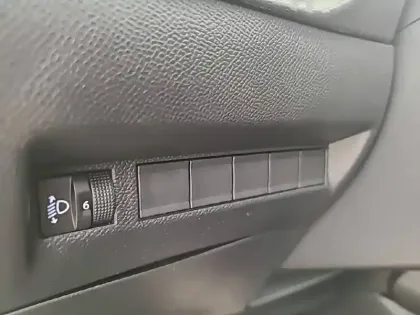 Photo 80 Peugeot 208  Hybrid 110 e-DCS6