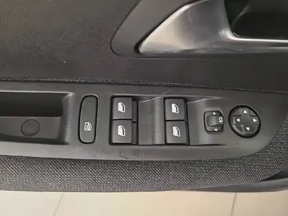 Photo 81 Peugeot 208  Hybrid 110 e-DCS6