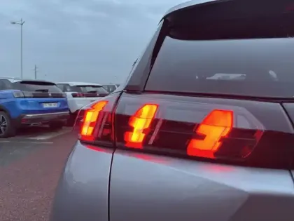 Photo 16 Peugeot 2008  PureTech 130 S&S EAT8