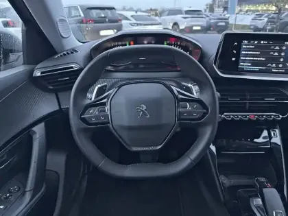 Photo 8 Peugeot 2008  PureTech 130 S&S EAT8