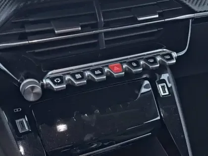 Photo 23 Peugeot 2008  PureTech 130 S&S EAT8