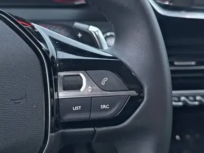 Photo 14 Peugeot 2008  PureTech 130 S&S EAT8