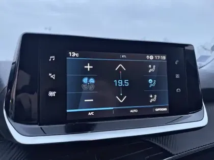 Photo 24 Peugeot 2008  PureTech 130 S&S EAT8