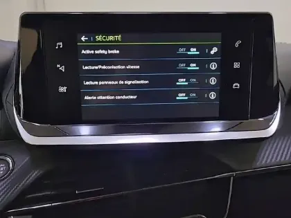 Photo 21 Peugeot 208  Electrique 50 kWh 136ch