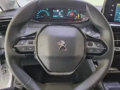 Photo 8 Peugeot 208  Electrique 50 kWh 136ch