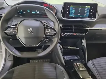 Photo 7 Peugeot 208  Electrique 50 kWh 136ch