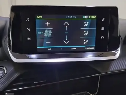 Photo 19 Peugeot 208  Electrique 50 kWh 136ch