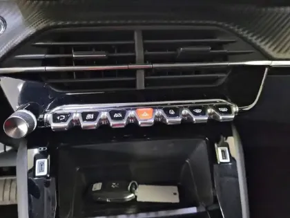 Photo 24 Peugeot 208  Electrique 50 kWh 136ch