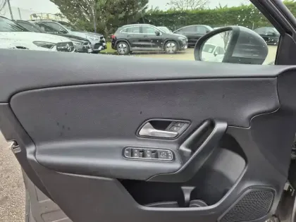 Photo 11 Mercedes Classe A  180 d 8G-DCT