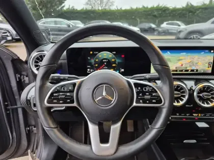 Photo 12 Mercedes Classe A  180 d 8G-DCT