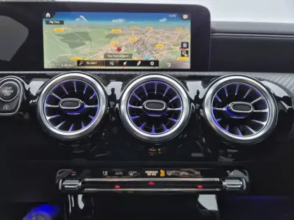 Photo 17 Mercedes Classe A  180 d 8G-DCT