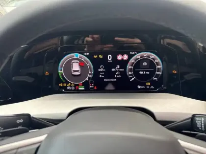 Photo 32 Volkswagen Golf  1.5 eHybrid 204 DSG6