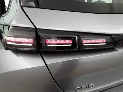 Photo 16 Peugeot 308  BlueHDi 130ch S&S EAT8