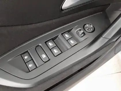 Photo 75 Peugeot 308  BlueHDi 130ch S&S EAT8