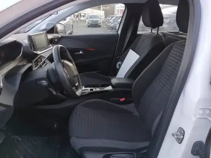 Photo 8 Peugeot 208  Electrique 50 kWh 136ch