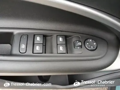 Photo 17 Jeep Avenger  1.2 Turbo T3 100 ch Summit