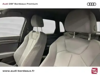Photo 9 Audi Q3 45 TFSIe 245 ch S tronic 6 S line