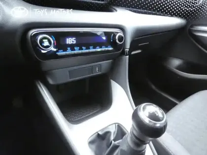 Photo 15 Toyota Yaris 120 VVT-i Design