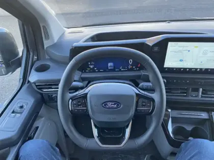 Photo 6 Ford Transit Custom Fg 320 L2H1 2.5 Duratec 232ch Hybride recheargeable Multicab Limited CVT