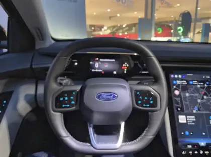 Photo 6 Ford Explorer 286ch Extended Range 77kWh RWD