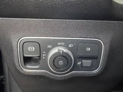 Photo 10 Mercedes GLB 200 d AMG Line