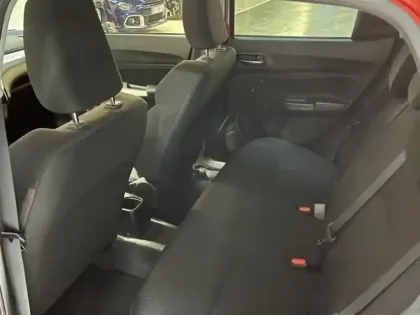 Photo 11 Suzuki Swift  1.2 Dualjet Hybrid 83ch Privilège