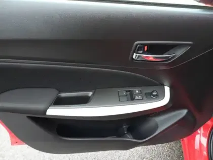 Photo 14 Suzuki Swift  1.2 Dualjet Hybrid 83ch Privilège