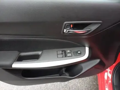 Photo 14 Suzuki Swift  1.2 Dualjet Hybrid 83ch Privilège