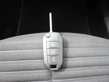 Photo 13 Peugeot 2008  1.2 PureTech 130ch S&S Style