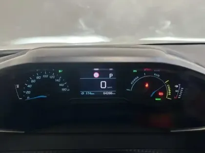 Photo 14 Peugeot 2008  e- 136ch Style